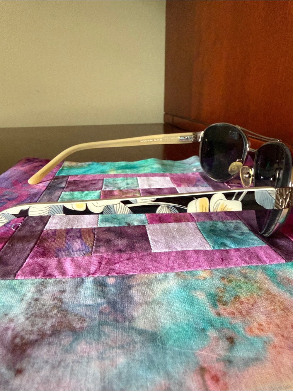 Vera Bradley prescription sunglasses, excellent condition, case included - Picture 5 of 12